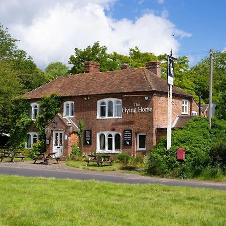 The Flying Horse Inn Boughton Aulph Dış mekan fotoğraf