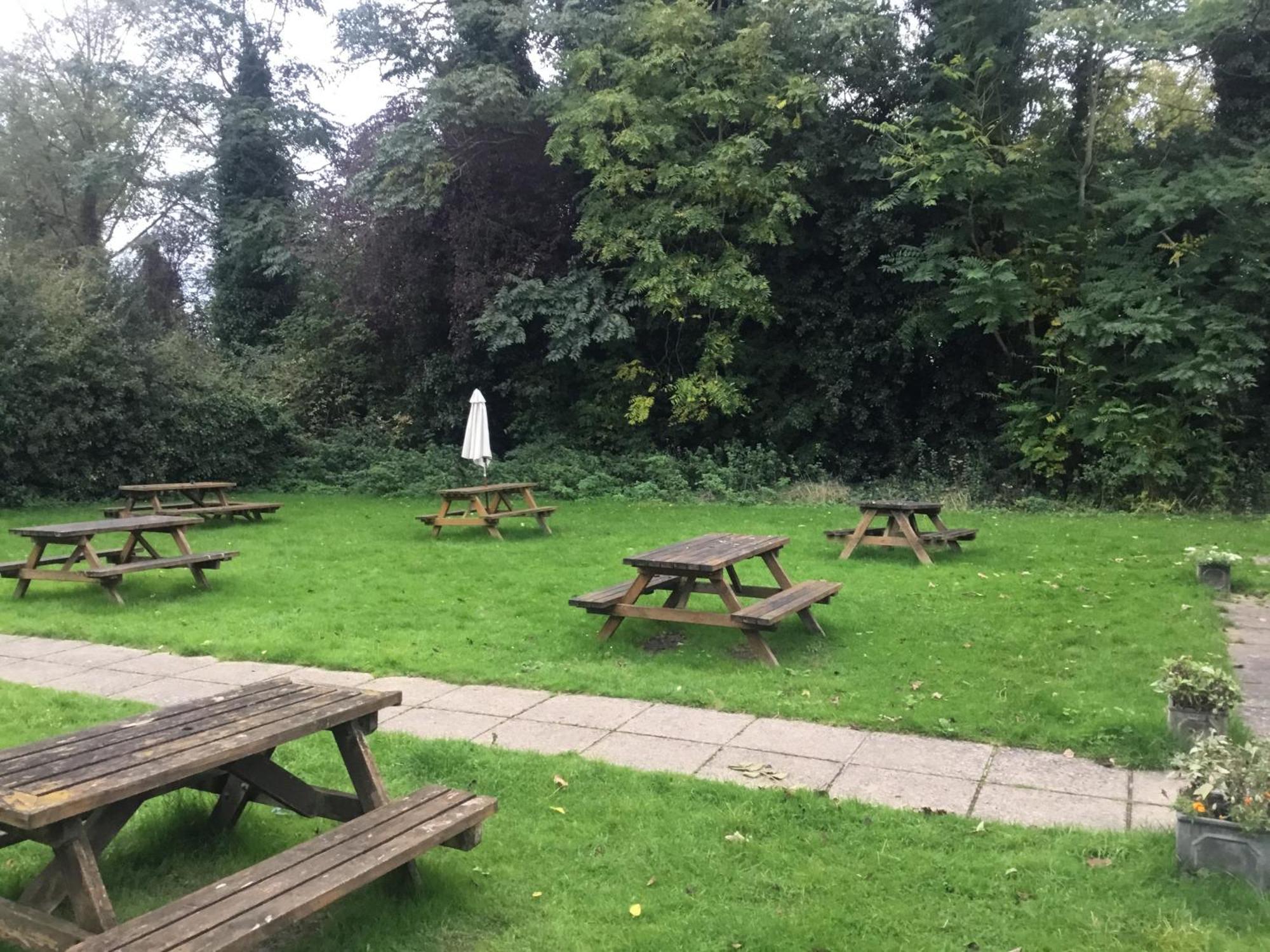 The Flying Horse Inn Boughton Aulph Dış mekan fotoğraf