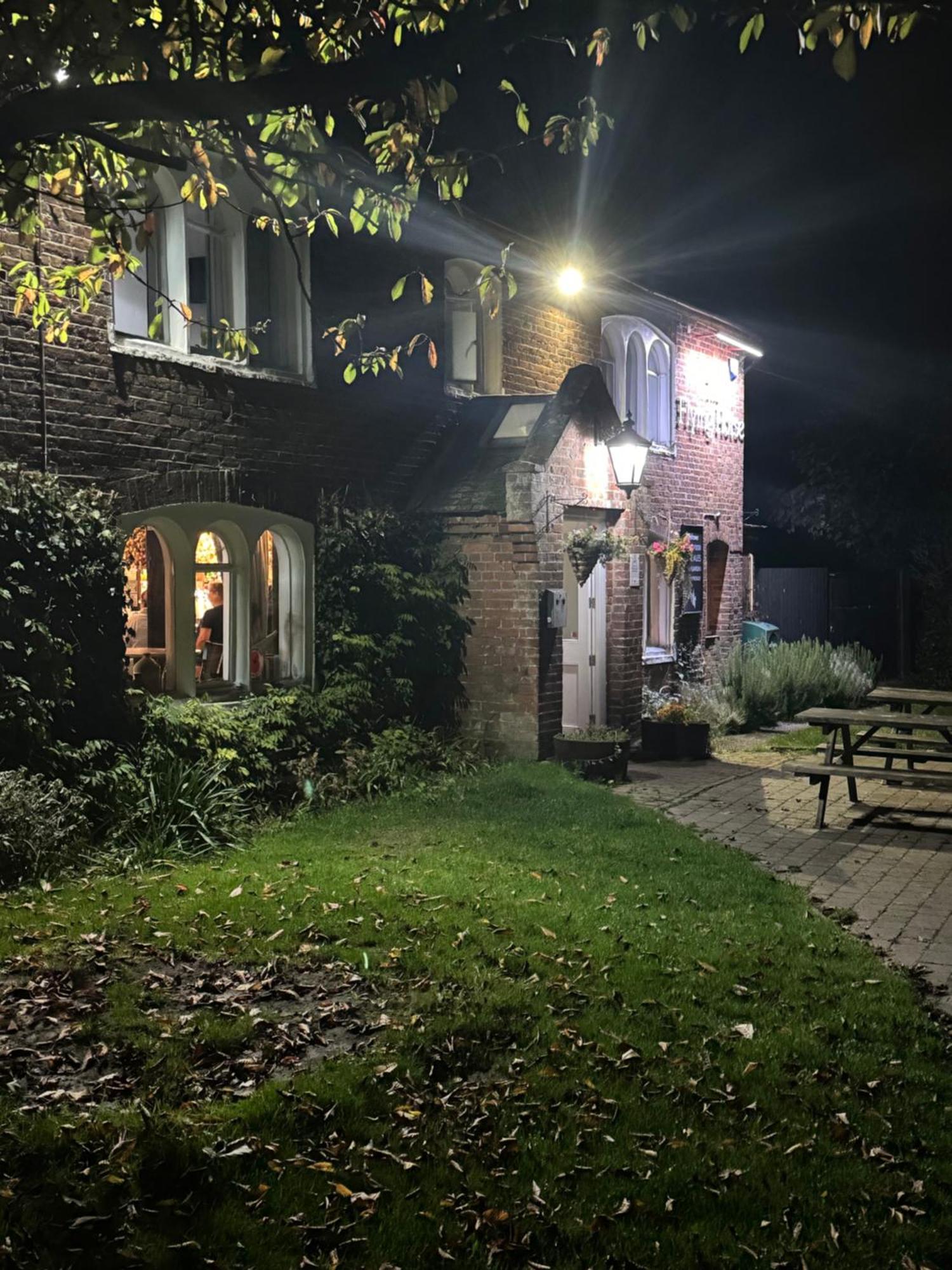 The Flying Horse Inn Boughton Aulph Dış mekan fotoğraf